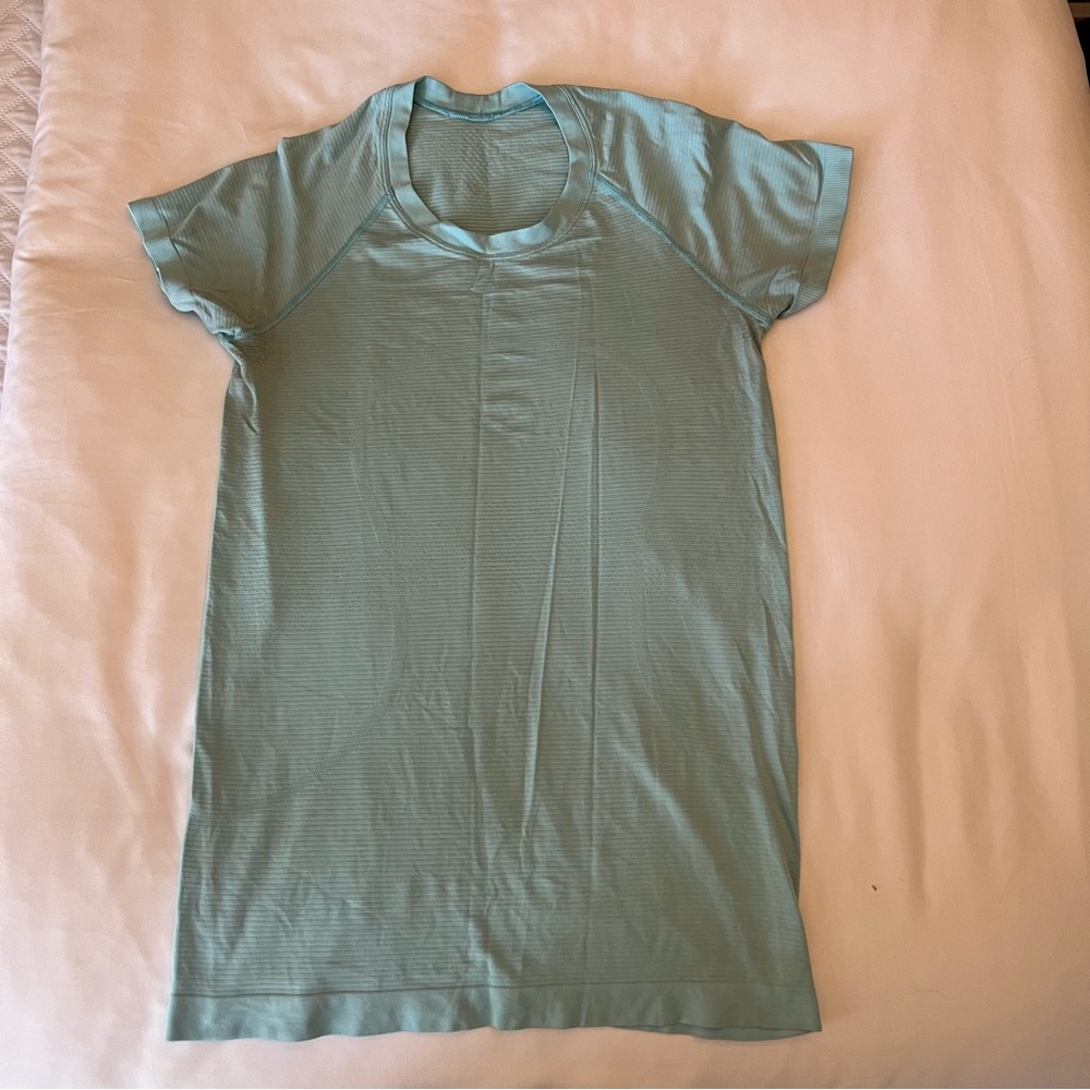 Lululemon Women’s Swiftly Tech Short-Sleeve Shirt 2.0 Hip Length